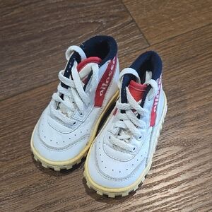 ELLESSE  Kids Sneakers - Size 4.   #6849